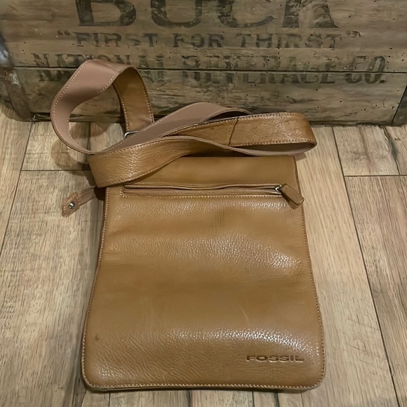 Vintage Fossil Messenger Crossbody - Picture 3 of 12